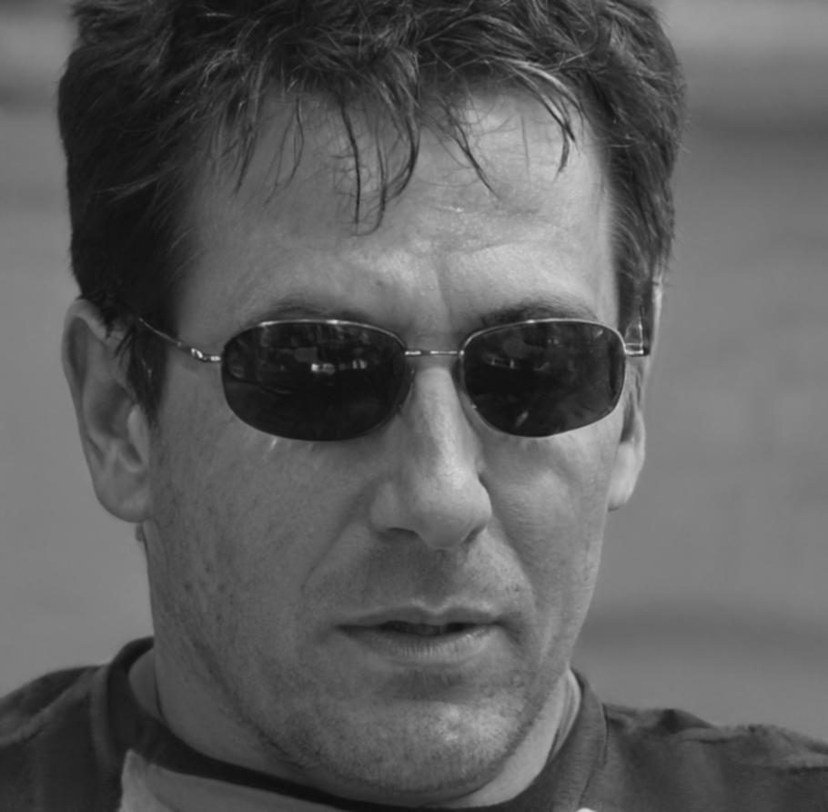Fotografía de perfil de Carlos Mendoza